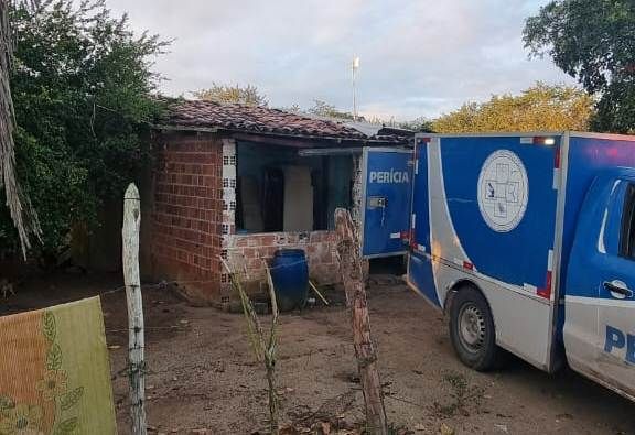 Jovem é morto a tiros dentro de casa em Feira de Santana Folha do