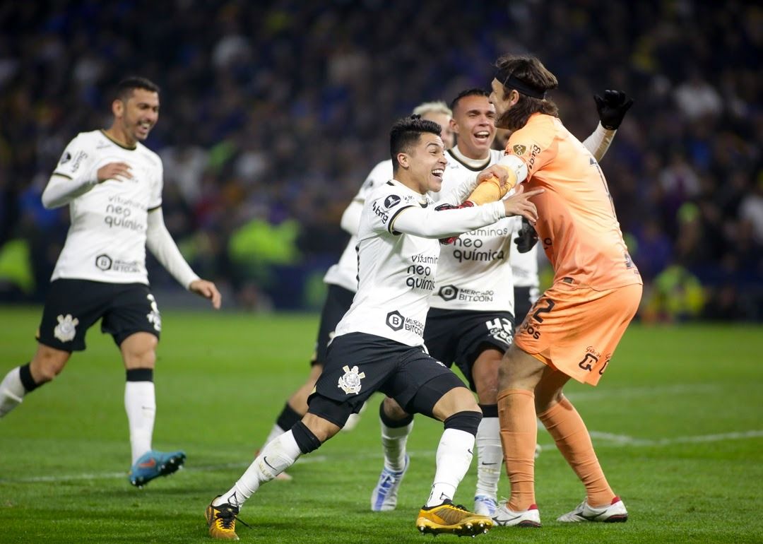 Cássio defendeu dois pênaltis contra o Boca Juniors