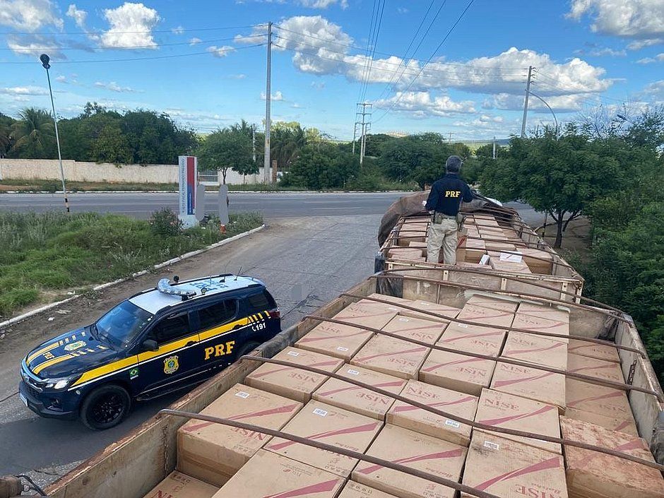 Prf Apreende Carga De Cigarro Chinês Avaliada Em Mais De R 1 Milhão Folha Do Estado Da Bahia