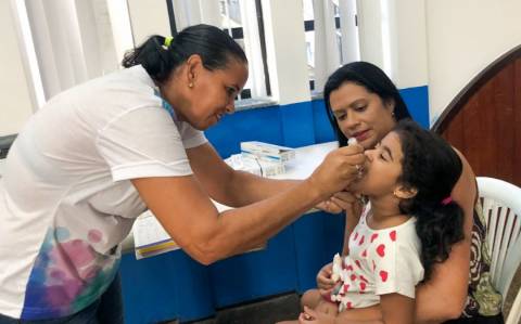 Feira aplicou mais de mil doses contra paralisia infantil no dia D de vacinação