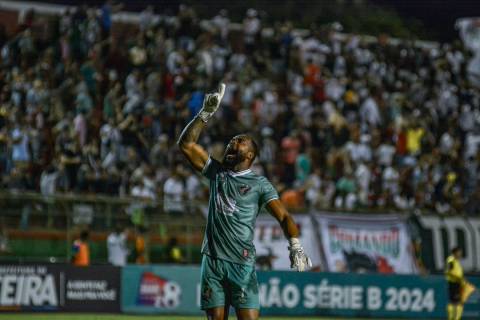 Goleiro Marcel Queiroz brilha e reforça liderança do Fluminense de Feira