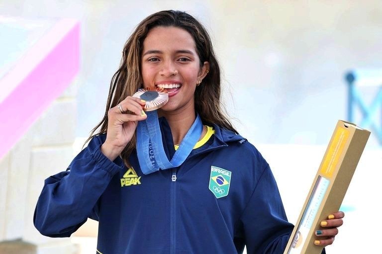 Rayssa Leal conquista medalha histórica e entra para a história do Brasil