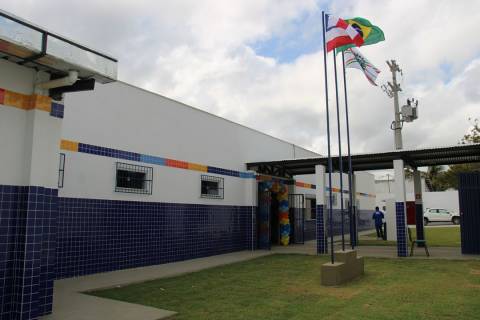 Prefeitura inaugura novo complexo educacional no bairro Tomba