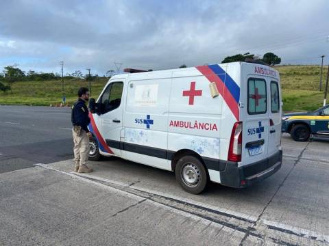 PRF reforça fiscalização de veículos usados no transporte de pacientes fora domicílio