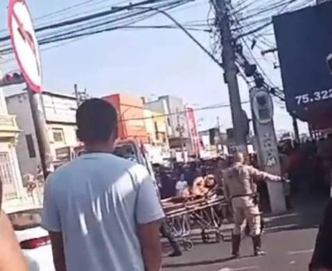 Tentativa de homicídio no centro de Feira de Santana deixa duas pessoas baleadas