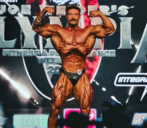 Chris Bumstead se consagra hexacampeão e anuncia aposentadoria no Mr. Olympia 2024