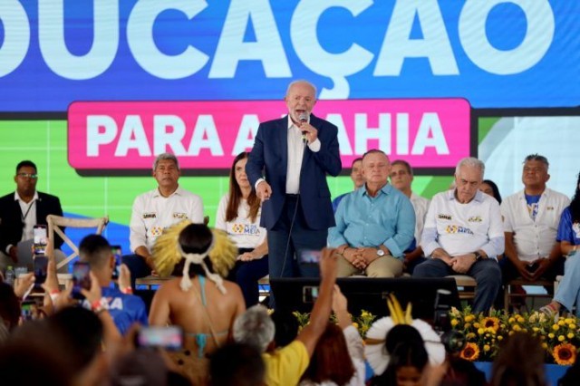 Em evento na Bahia, Lula anuncia expansão do Programa Pé-de-Meia