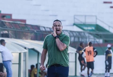 Paulo Foiani deixa o comando técnico do Fluminense de Feira