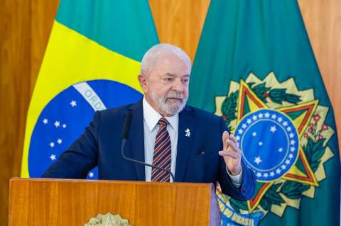 Lula cancela ida ao Brics na Rússia após acidente doméstico