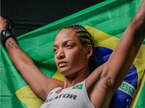 Lutadora brasileira segue hospitalizada após tentativa de corte de peso no Bellator