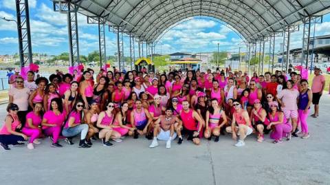 Academia feirense encanta público com evento de encerramento do Outubro Rosa