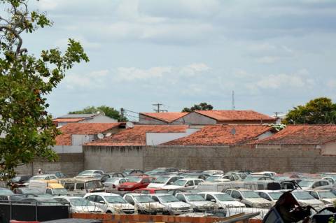 Após reclamações, prefeitura nega possuir pátio de veículos na Mangabeira