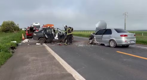 Motorista morre e outras 3 pessoas ficam feridas após batida no oeste da Bahia