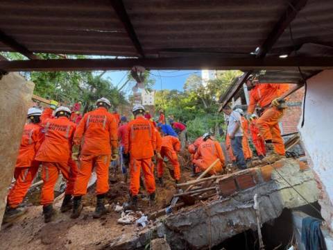 Após mais de 48 horas, corpo de jovem vítima de deslizamento de terra é encontrado no bairro de Saramandaia