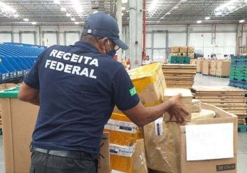 Receita Federal realiza leilão de mercadorias apreendidas