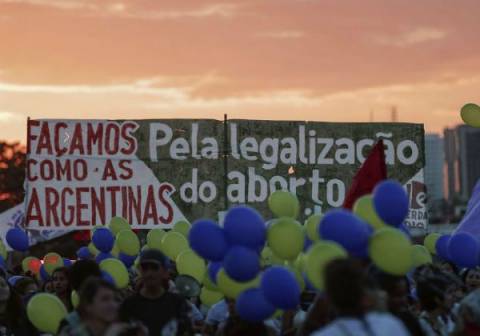 Justiça Federal suspende resolução que autoriza aborto legal para crianças e adolescentes