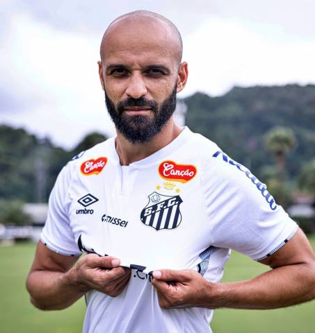 Thaciano é vendido ao Santos por valor recorde no Nordeste