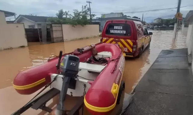 Chuvas deixam 781 desabrigados em Santa Catarina