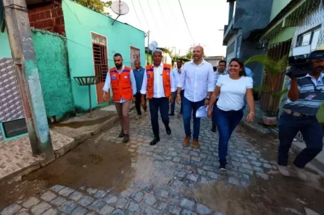 Governador sobrevoa e visita municípios do sul da Bahia afetados pelas chuvas e garante ações