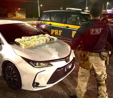 PRF prende traficantes com 14kg de cocaína dentro de veículo na BR-324