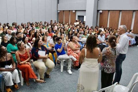 Secretaria de Educação apresenta orientações para início das aulas em reunião de gestores