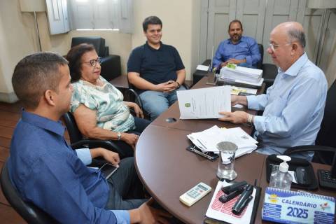 José Ronaldo doa terreno para construção de creche em Bonfim de Feira