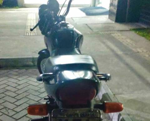 Dupla é presa com motocicleta adulterada na Avenida João Durval em Feira