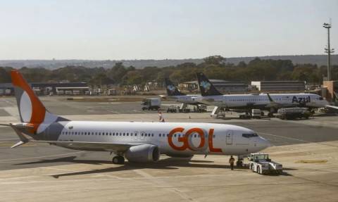 Avião de grande porte colide com viatura no aeroporto do Galeão