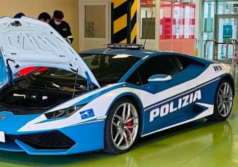 Polícia italiana usa Lamborghini para entregar órgãos em alta velocidade