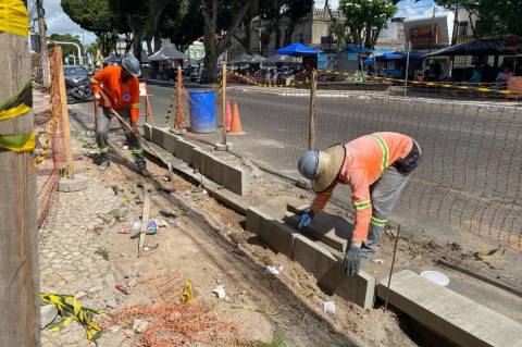 Prefeitura intensifica reparos em passeios no centro da cidade