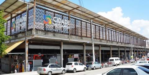 Prefeito é provocado a visitar Shopping Popular e, Câmara, a promover debate