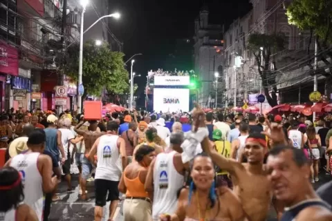 Trio Armandinho Dodô e Osmar anima pipoca no Campo Grande com repertório eclético