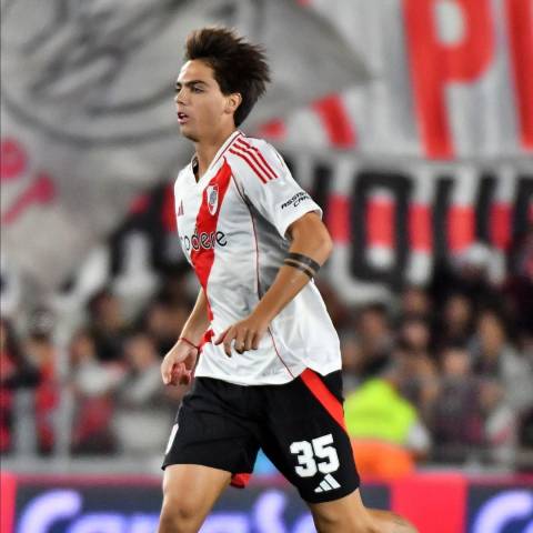 Giorgio Costantini joga primeiros minutos pelo River Plate na Argentina